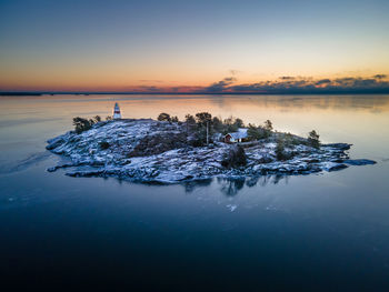 Island with a lighthouse on it in lake vänern