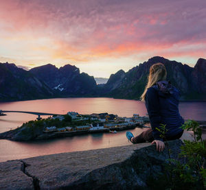 Sakrisøy in sunset