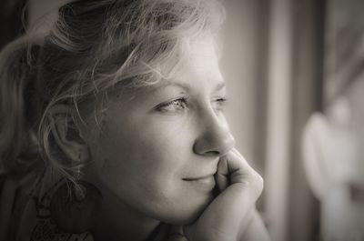 Close-up of thoughtful young woman looking away