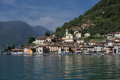 Town by sea against sky