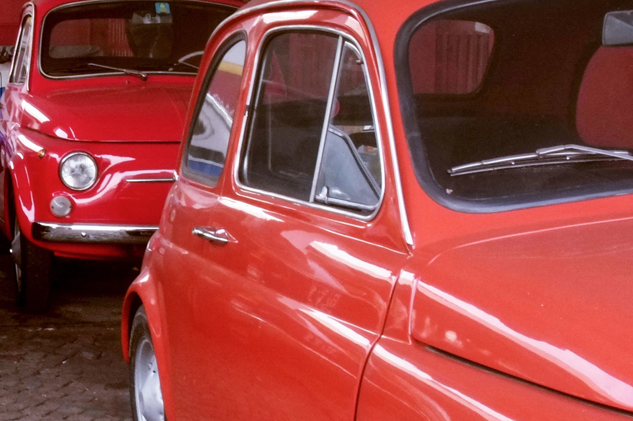 CLOSE-UP OF VINTAGE CAR