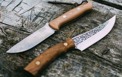 Carving on knives