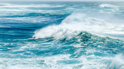 Waves splashing on sea