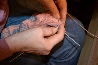 Midsection of woman knitting wool