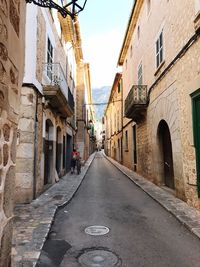 Narrow alley amidst buildings in city