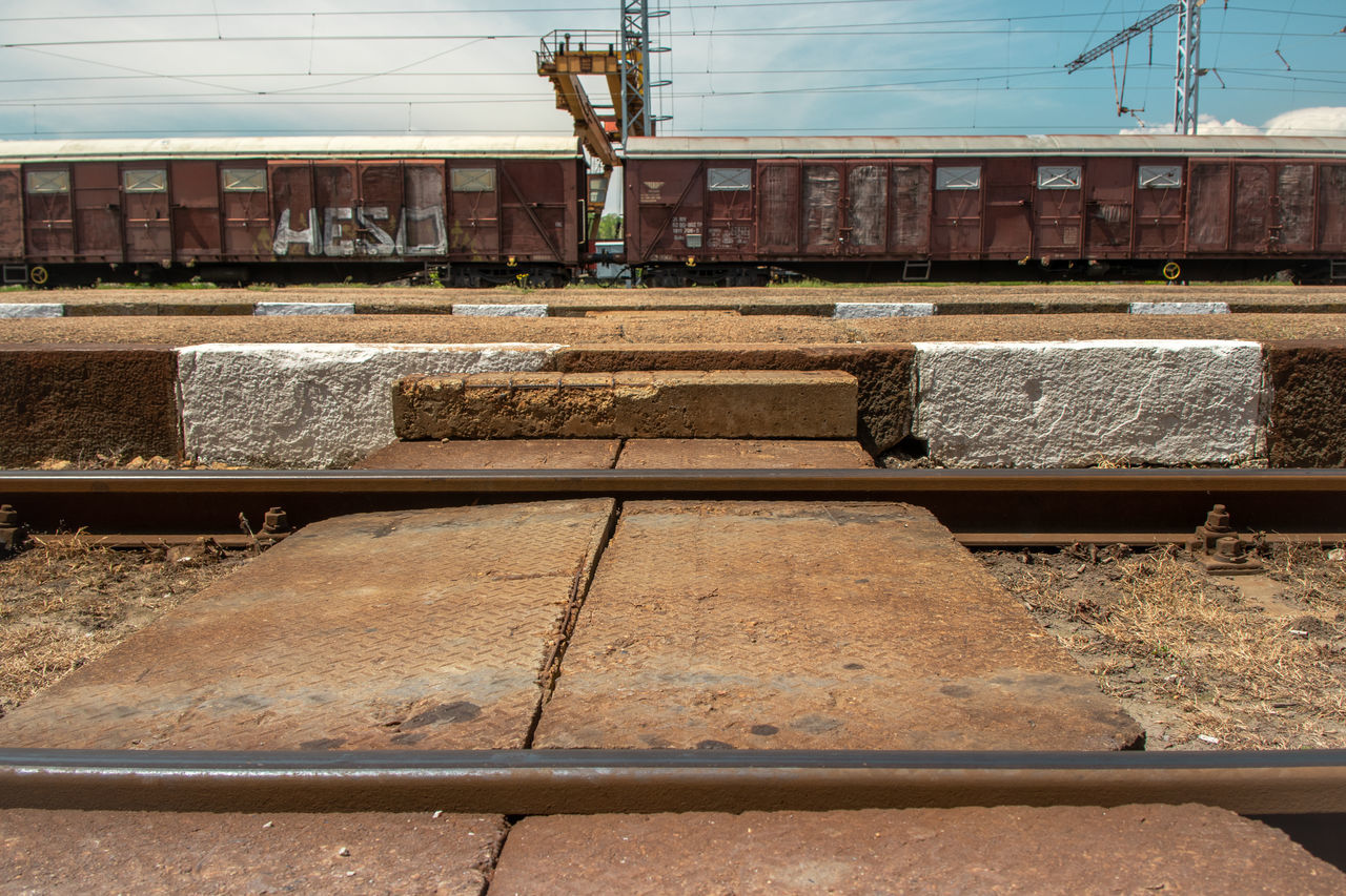 VIEW OF RAILROAD TRACK