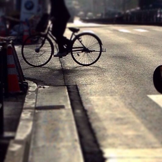 CLOSE-UP OF BICYCLE PARKED ON CITY