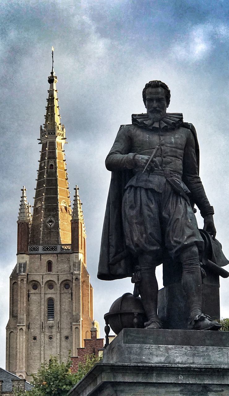 LOW ANGLE VIEW OF STATUE OF A BUILDING