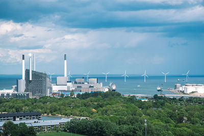 Amager bakke, incineration plant, heat and power waste-to-energy plant and offshore wind turbines