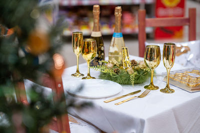 Table served for christmas dinner. christmas and new year holiday table setting. celebration