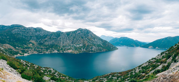 Panoramic view of lake and mountains against sky