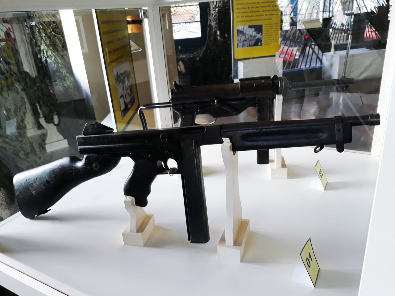 Submachine gun