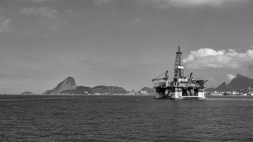 Offshore exploration platform for the oil industry in guanabara bay, rio de janeiro, brazil