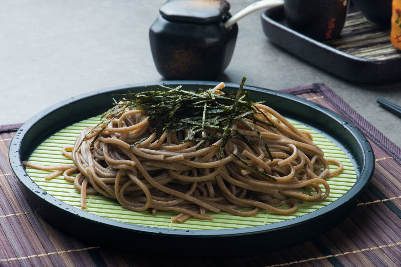 CLOSE-UP OF NOODLES SERVED IN PLATE