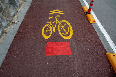 Bike lanes physical protection from car traffic safety post