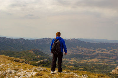 Rear view full length of man looking at mountains