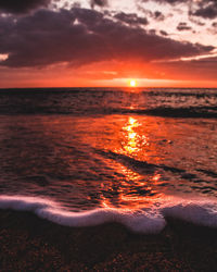 Wave breaking at the beach