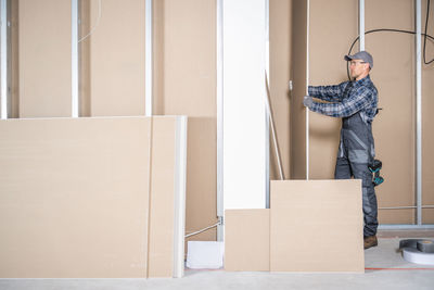Portrait of young woman sitting on cardboard box
