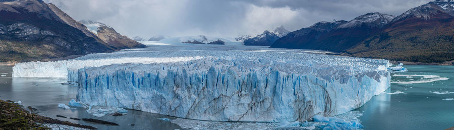 Panoramic view of perito moreno glacier