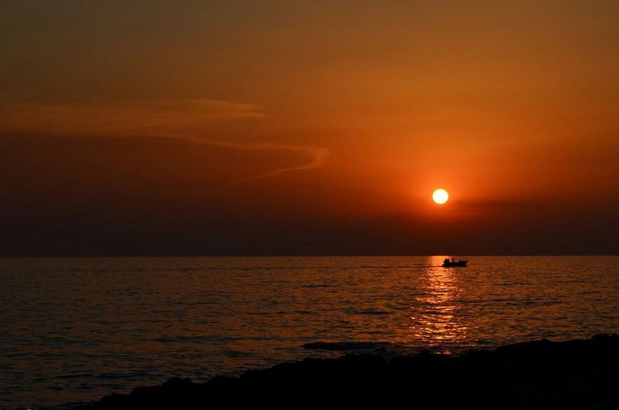 sunset, water, scenics, tranquil scene, sea, beauty in nature, tranquility, orange color, sun, silhouette, idyllic, sky, nature, horizon over water, reflection, waterfront, rippled, outdoors, calm, majestic