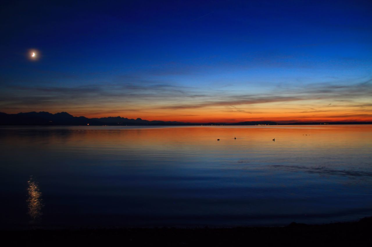 SCENIC VIEW OF SEA AGAINST SKY AT SUNSET