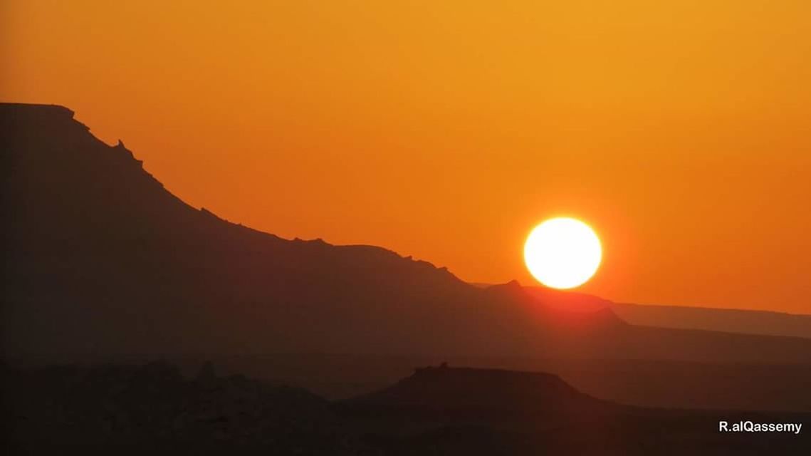 sunset, sun, mountain, beauty in nature, orange color, scenics, nature, tranquility, tranquil scene, no people, outdoors, silhouette, mountain range, clear sky, sky, astronomy, day