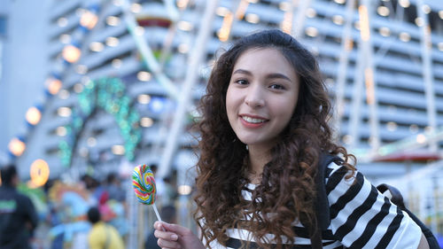 Portrait of smiling young woman outdoors