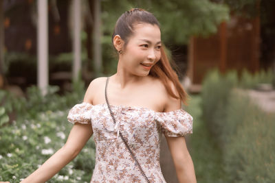 Portrait of a smiling young woman in garden