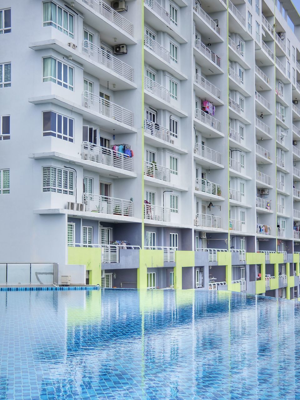 FULL FRAME SHOT OF BUILDING WITH REFLECTION