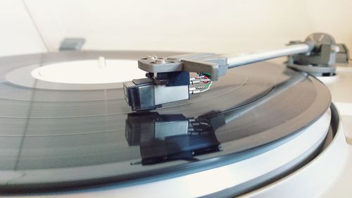 Close-up of turntable and its pick-up 