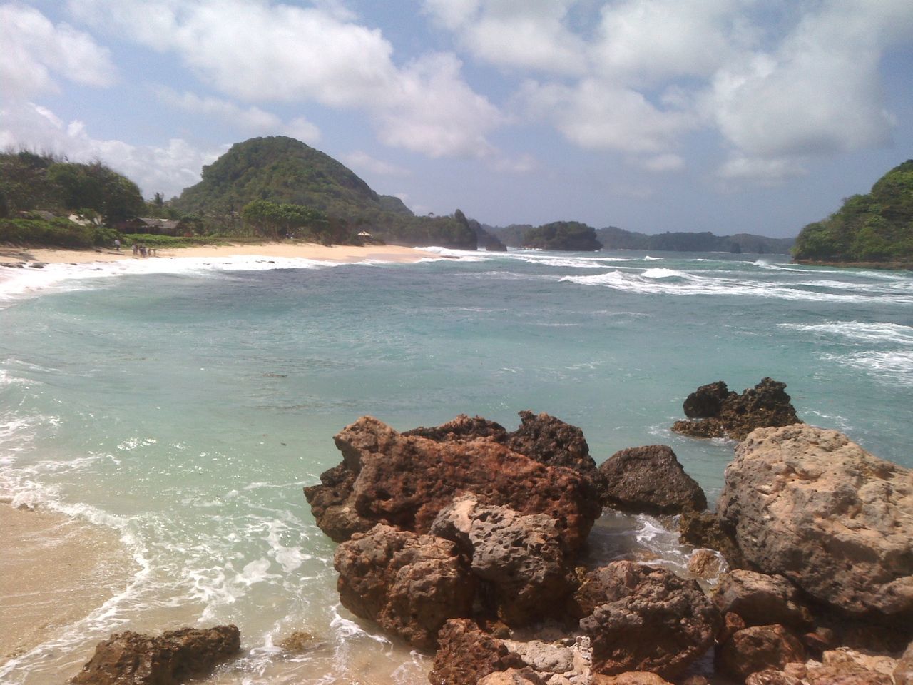 sea, water, sky, rock - object, scenics, beach, tranquil scene, beauty in nature, tranquility, shore, rock formation, cloud - sky, nature, horizon over water, rock, idyllic, cloud, cloudy, wave, coastline