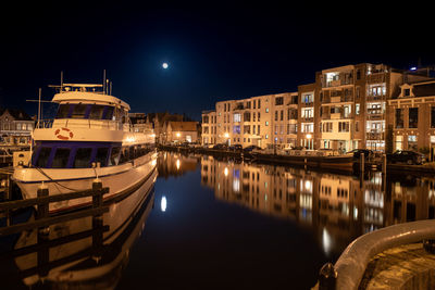 Image of the leiden at night 