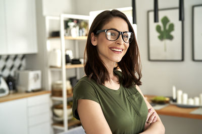 Portrait of smiling young woman wearing sunglasses