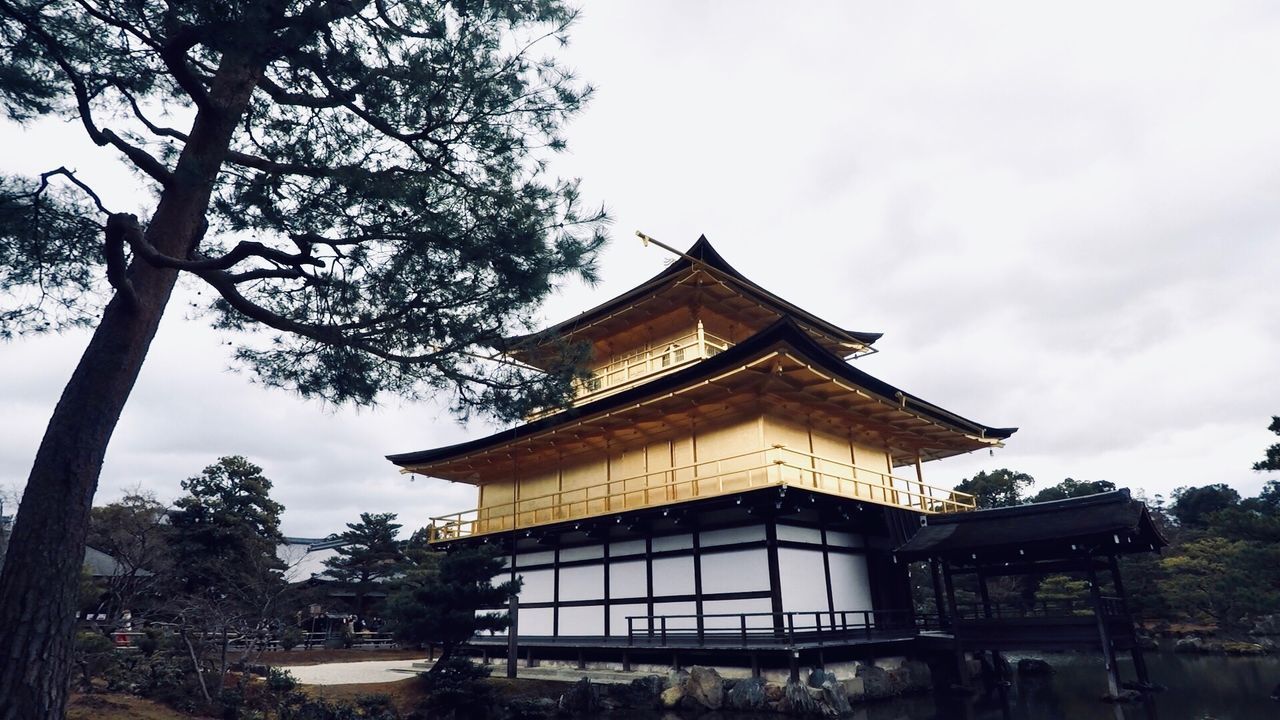 LOW ANGLE VIEW OF TRADITIONAL BUILDING AGAINST SKY