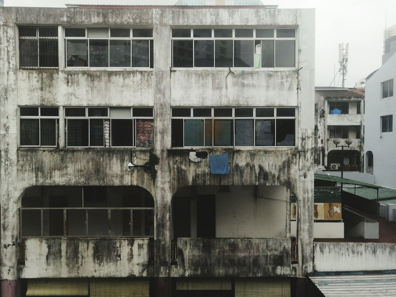 LOW ANGLE VIEW OF OLD BUILDING