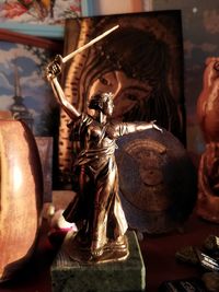 statue