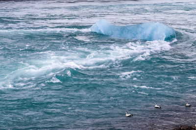 Waves splashing in sea