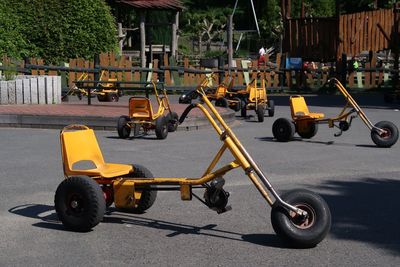 Vehicles on road 