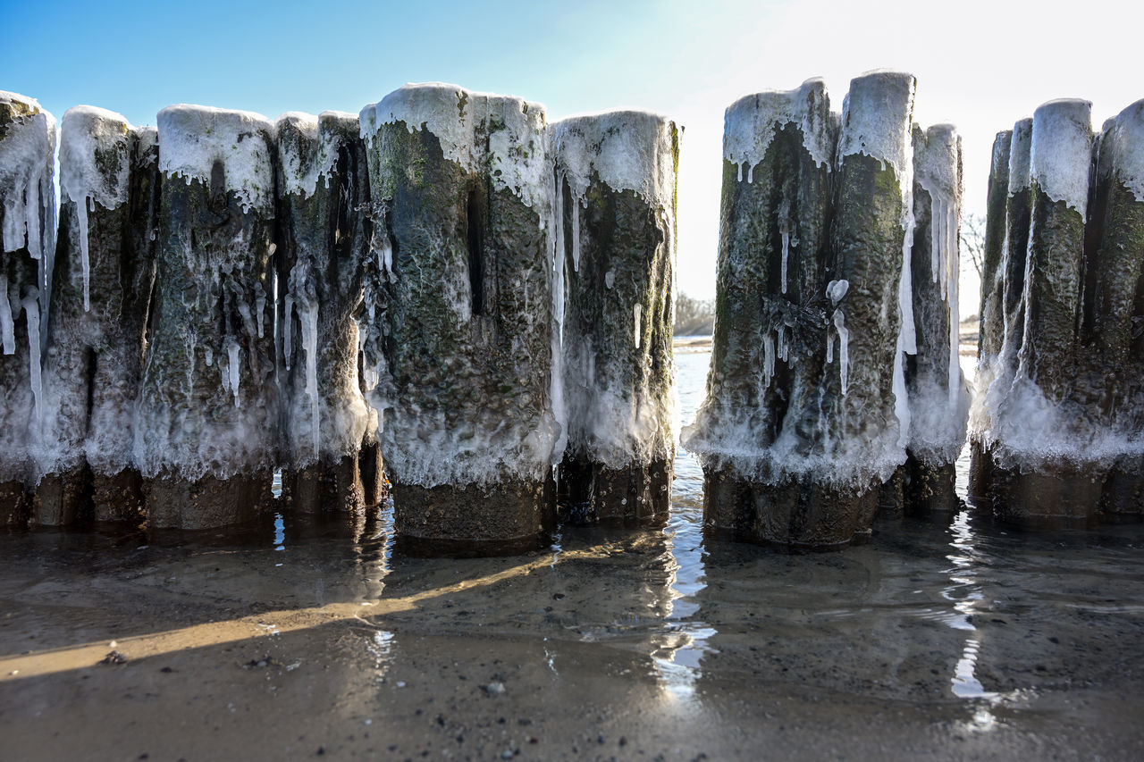 PANORAMIC VIEW OF FROZEN SEA AGAINST SKY