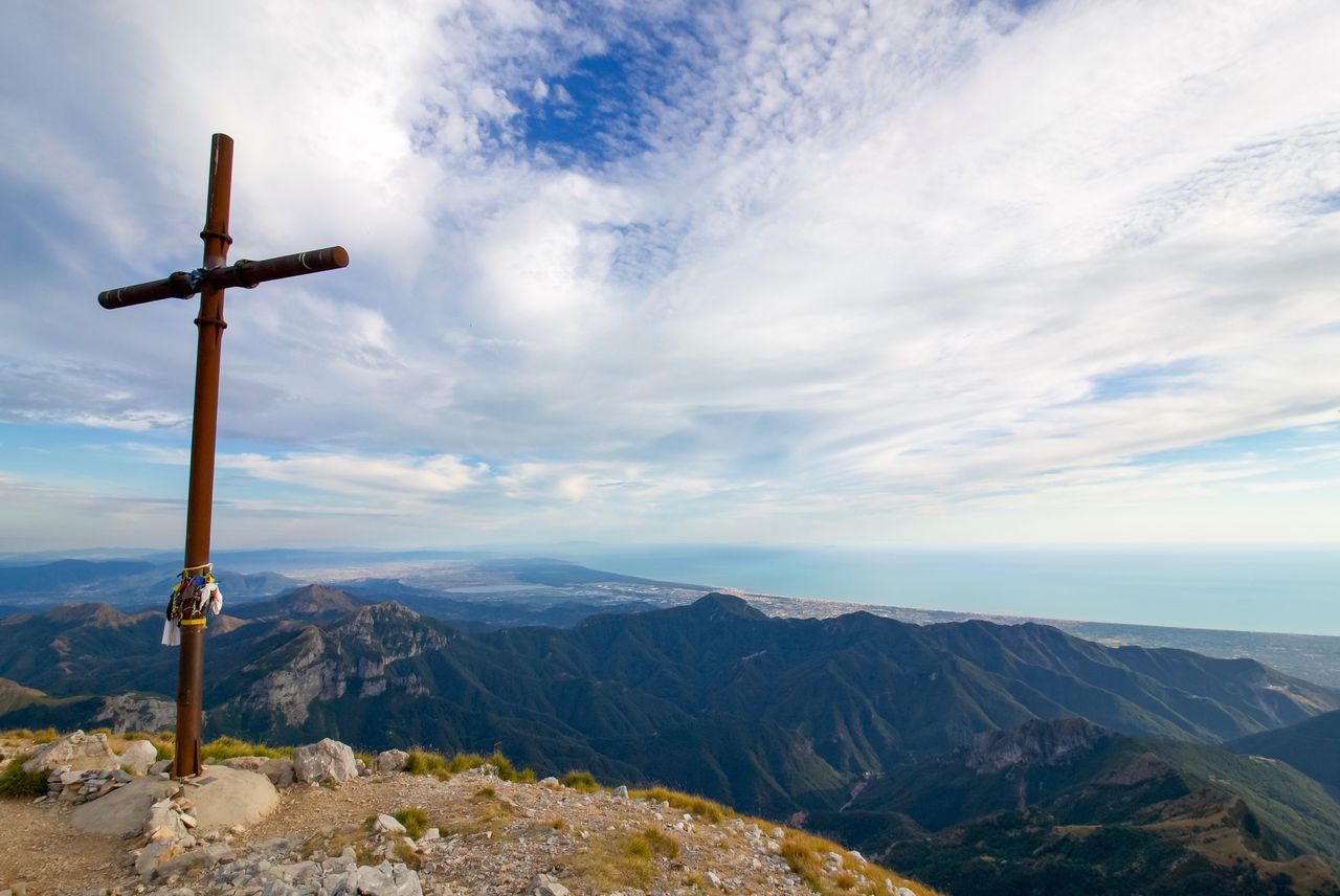 mountain, sky, beauty in nature, mountain range, scenics, nature, tranquil scene, tranquility, cloud - sky, landscape, day, outdoors, no people, cross