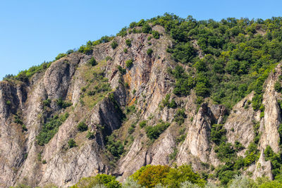 Scenic view of the rock massif rotenfels nearby bad muenster am stein ebernburg at nahe river