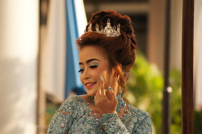 Portrait of a smiling young woman looking away