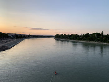 Scenic view of lake against sky during sunset from margaret bridge