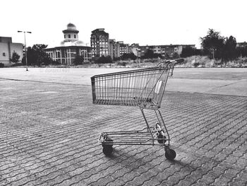 Empty benches in city