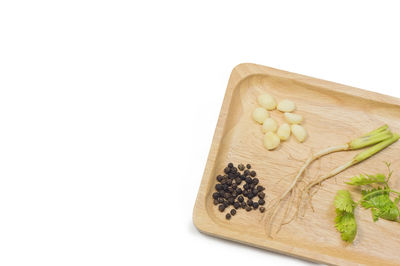 Close-up of bread on cutting board against white background