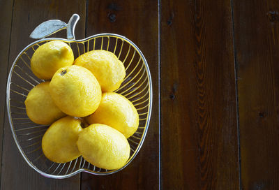 Unwaxed lemons in an apple shape chrome bowl