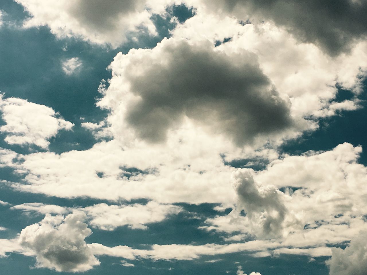 cloud - sky, sky, low angle view, cloudscape, cumulus cloud, nature, no people, scenics, beauty in nature, tranquility, backgrounds, day, outdoors, desaturated