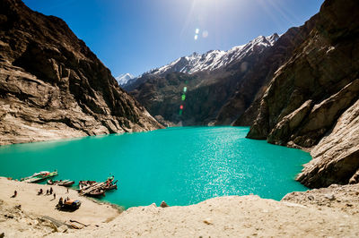 Panoramic view of lake and mountains against sky