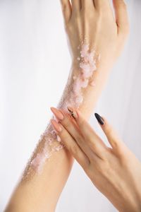 Moisturizing cream on the body