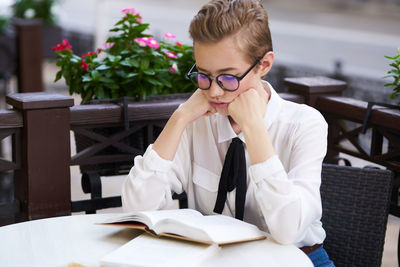 Mid adult woman sitting on chair at table